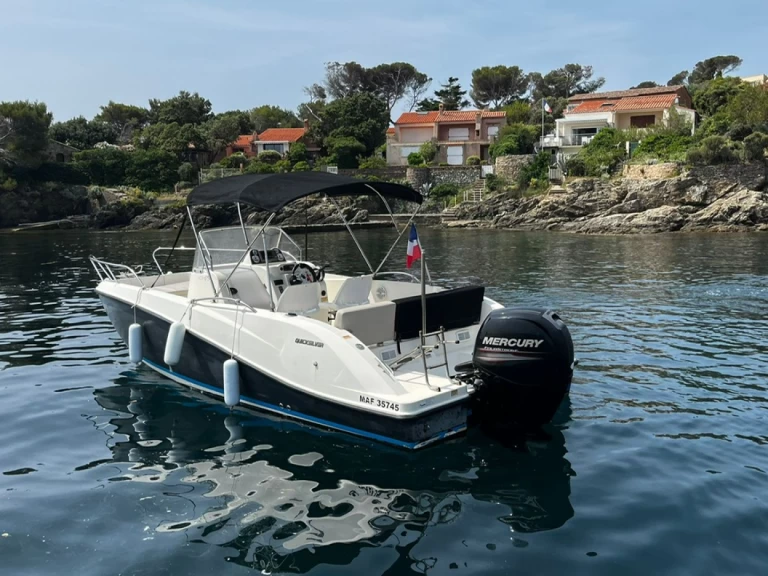 Location Bateau à moteur à Saint-Aygulf - Quicksilver Activ 675 Open