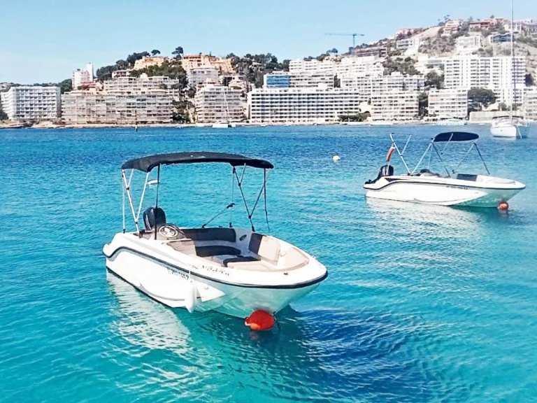 Bateau à moteur à louer à La Savina au meilleur prix
