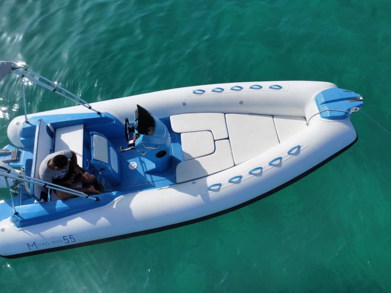 Semi-rigide à louer à Porto Rotondo au meilleur prix