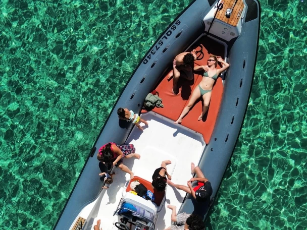 Semi-rigide à louer à Cala Gonone au meilleur prix