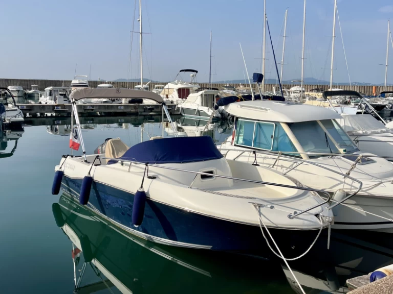 Location bateau Jeanneau Cap Camarat 625 WA à Sainte-Maxime sur Samboat