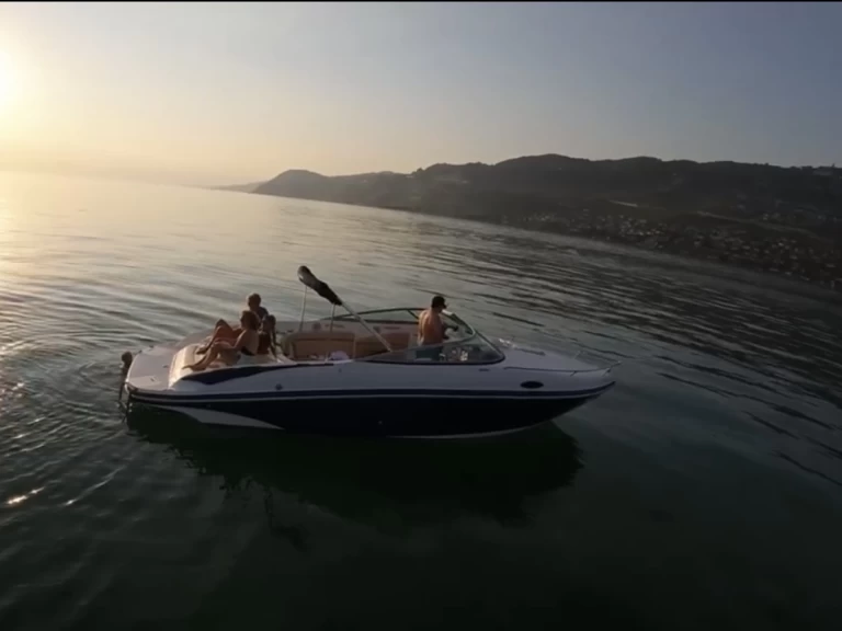 Location bateau Rinker 246 Cabin à Vevey sur Samboat