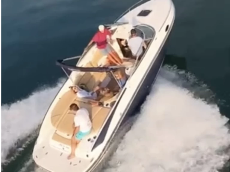 Bateau à moteur à louer à Vevey au meilleur prix