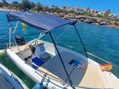 Barca a motore a noleggio a Sant Josep de sa Talaia al miglior prezzo