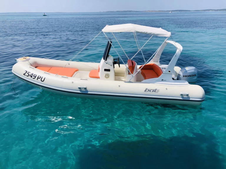 Location Semi-rigide Bat 590 avec permis