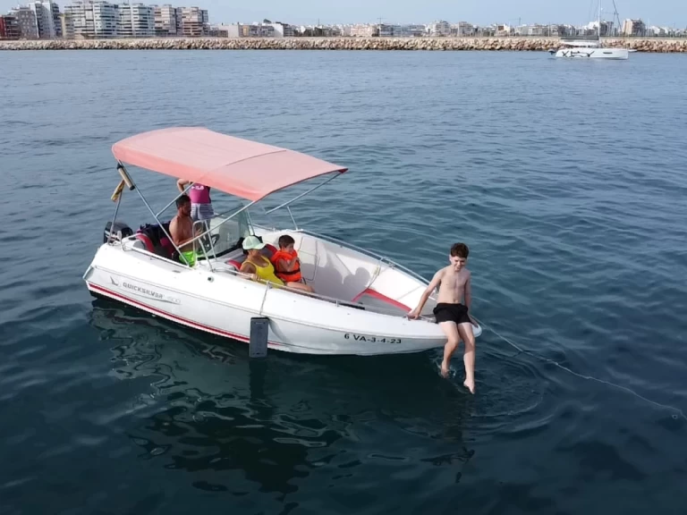 Bateau à moteur à louer à Torrevieja au meilleur prix