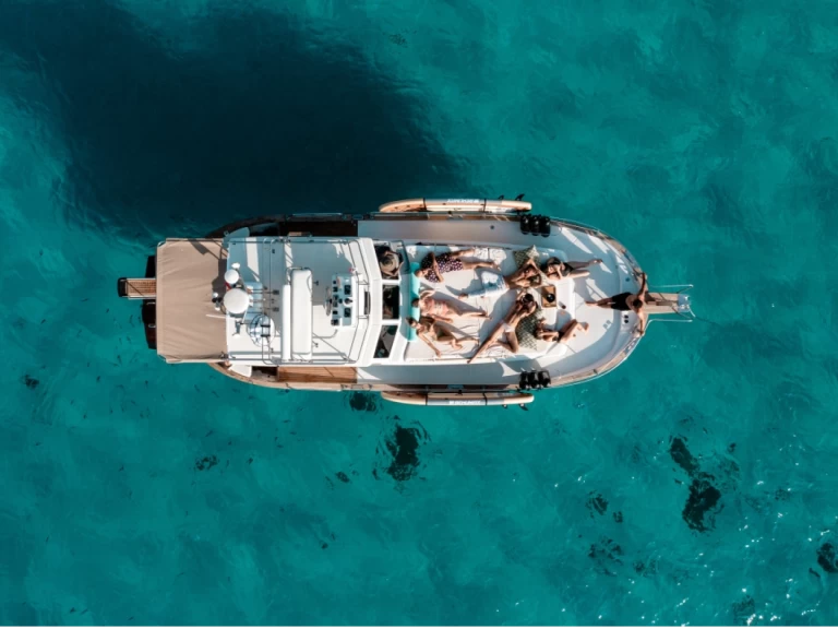 Bateau à moteur à louer à Sant Antoni de Portmany au meilleur prix