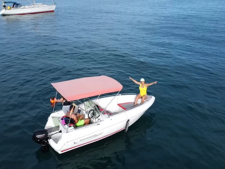 Location Bateau à moteur Quicksilver avec permis