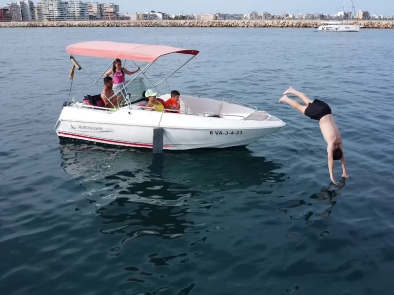 Bateau à moteur à louer à Torrevieja au meilleur prix