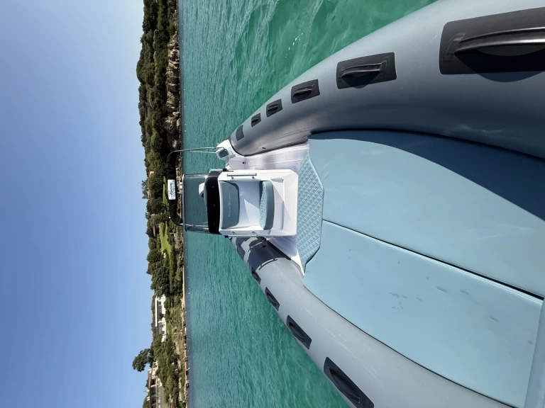 Semi-rigide à louer à Portisco au meilleur prix