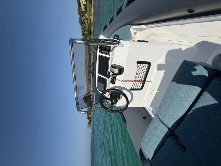 Ranieri Cayman 26 Sport a louer à Portisco