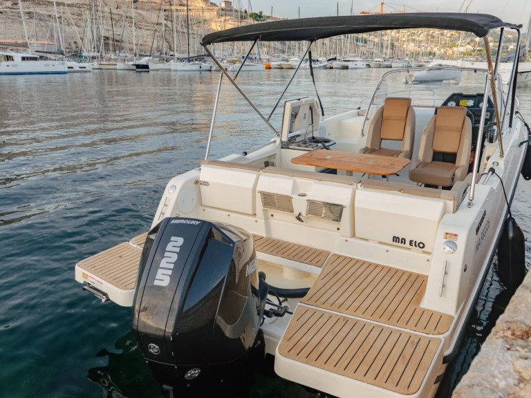 Quicksilver Activ 755 Sundeck a louer à Marseille