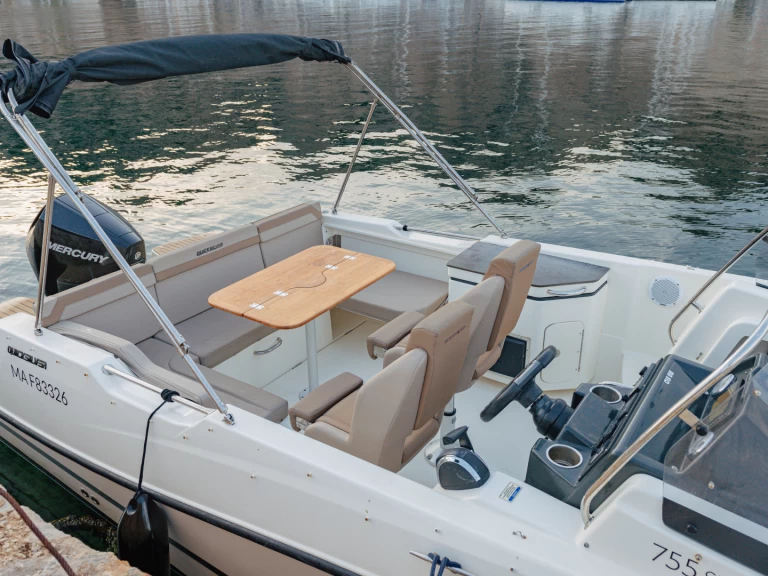 Location bateau Marseille pas cher Activ 755 Sundeck