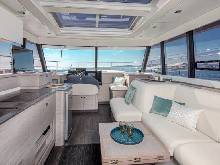 Location Bateau à moteur Fountaine Pajot avec permis