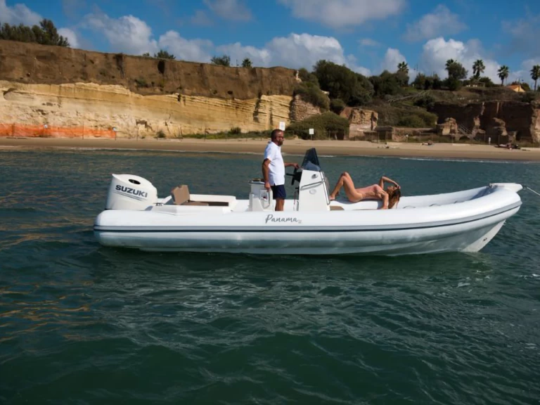 Louer Semi-rigide avec ou sans skipper Panama à Nettuno