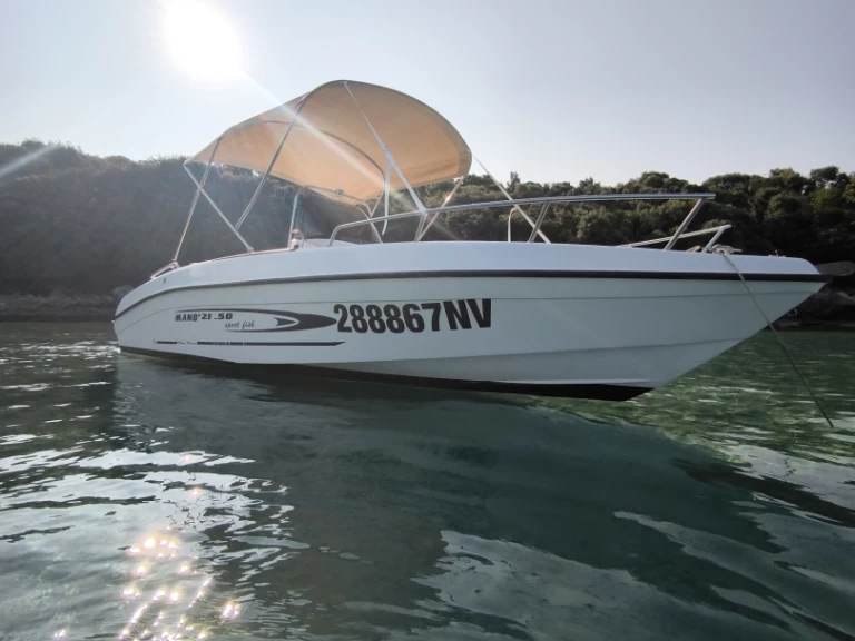 Bateau à moteur à louer à Lun au meilleur prix