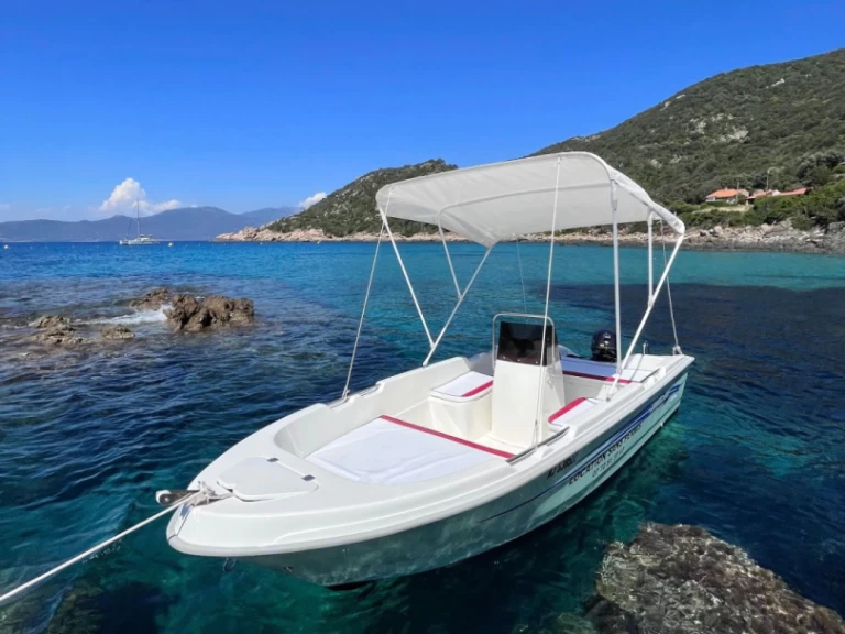 Bateau à moteur à louer à Campomoro au meilleur prix