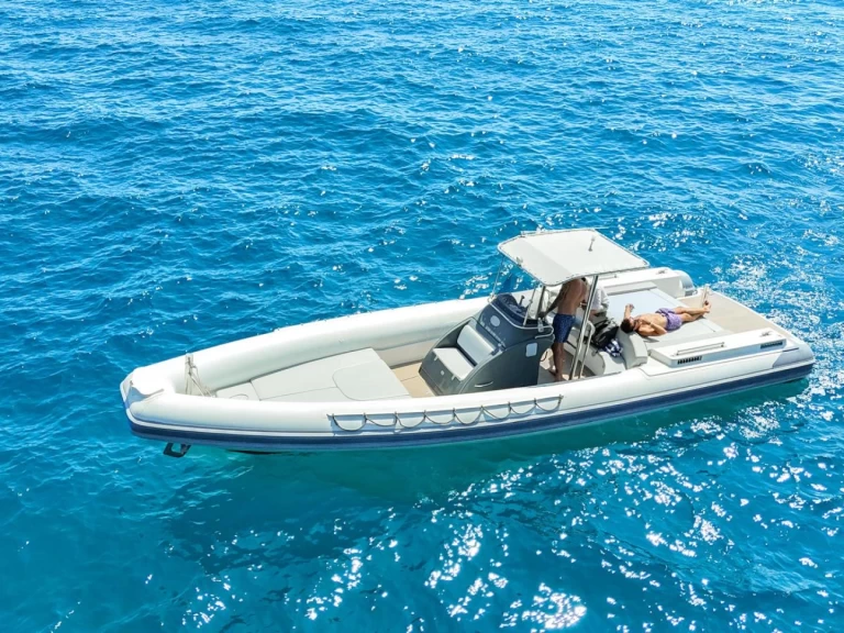 Louer Semi-rigide avec ou sans skipper Top Marine à Lerici
