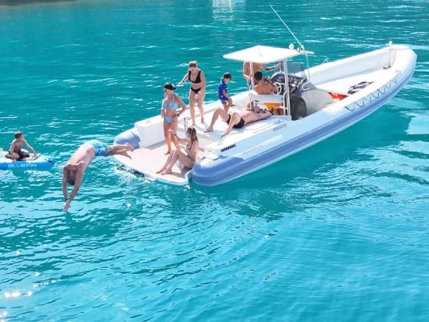 Semi-rigide à louer à Lerici au meilleur prix