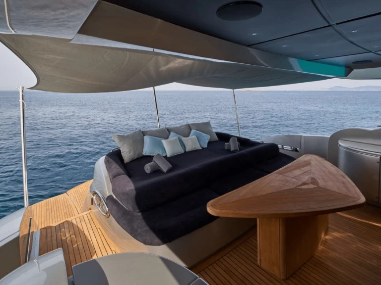 Location Yacht Pershing avec permis