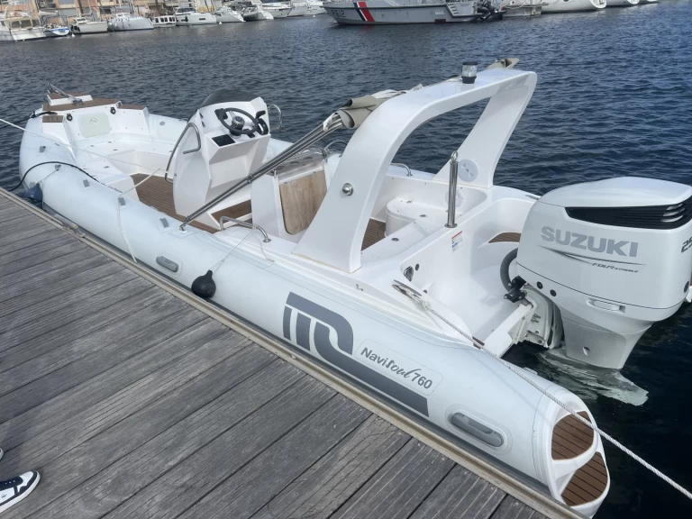 Louer Semi-rigide avec ou sans skipper Navis 33 à Le Cap d'Agde