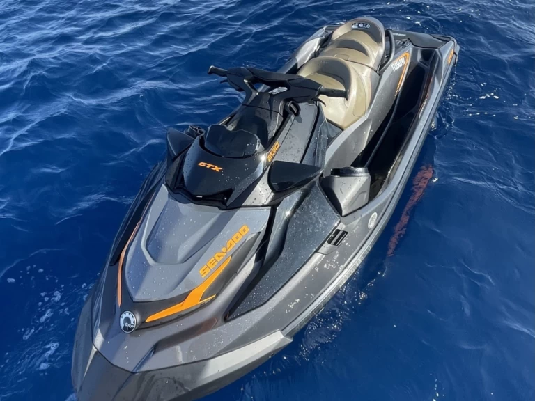 Location à Les Issambres - Sea-Doo GTX 130 sur SamBoat