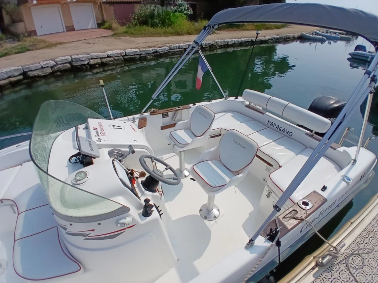 Location bateau Jeanneau CAP CAMARAT 6,5 CC Style à Bormes-les-Mimosas sur Samboat