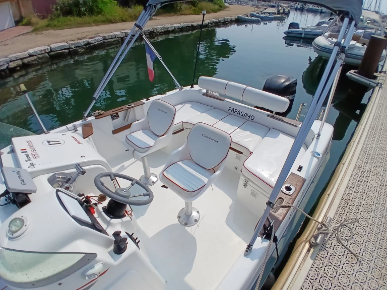 Louer Bateau à moteur avec ou sans skipper Jeanneau à Bormes-les-Mimosas