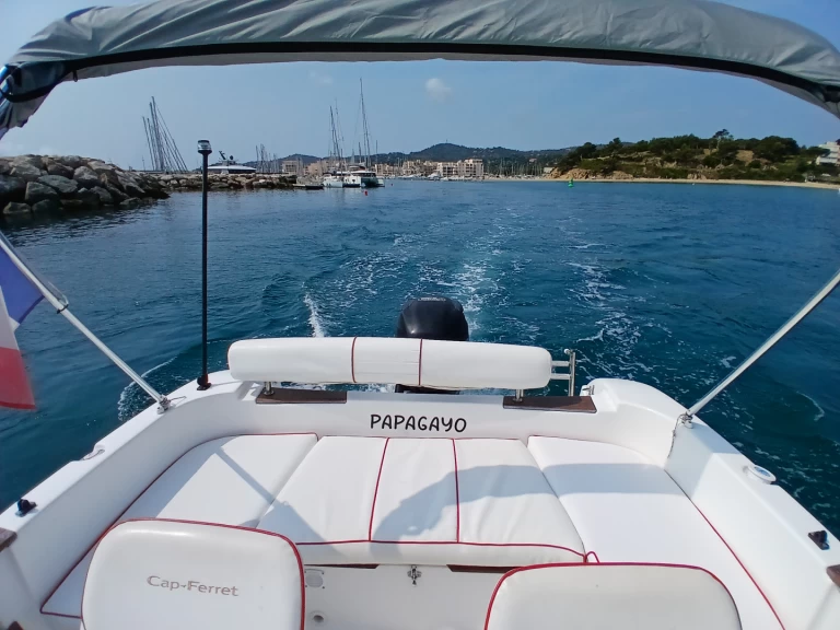 Location Bateau à moteur Jeanneau avec permis