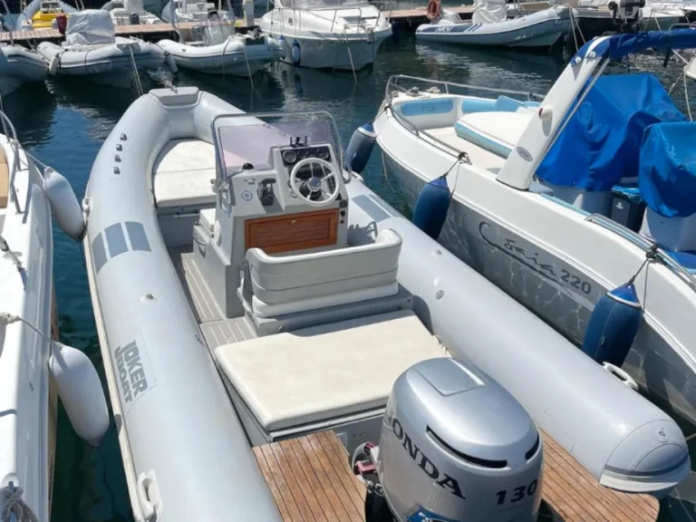 Louer Semi-rigide avec ou sans skipper Joker Boat à Bacoli