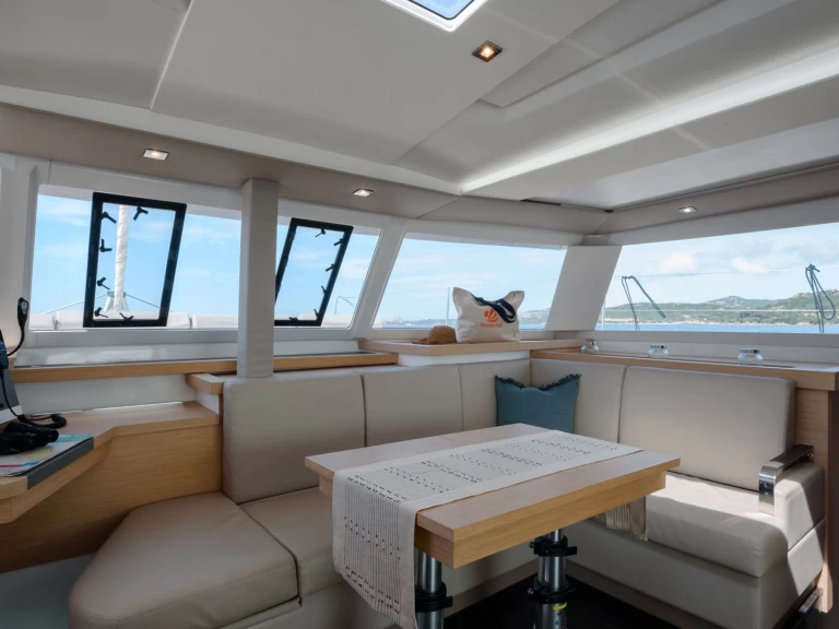 Location bateau Cannigione pas cher Astrea 42