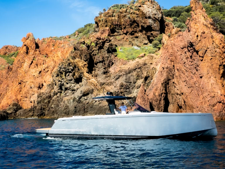 Bateau à moteur à louer à Cannes au meilleur prix