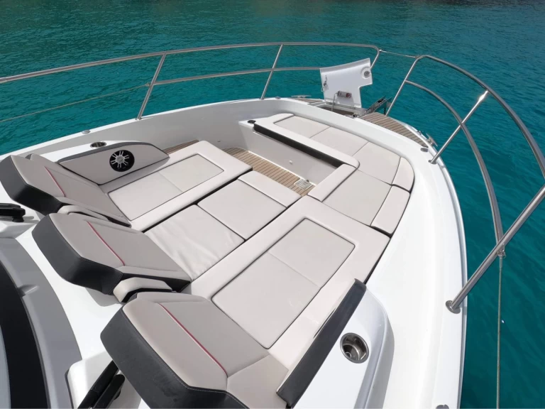 Louer Bateau à moteur avec ou sans skipper Jeanneau à San Ġiljan