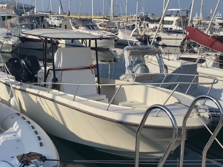 Louez un Mako Marine Mako 261 à Imperia