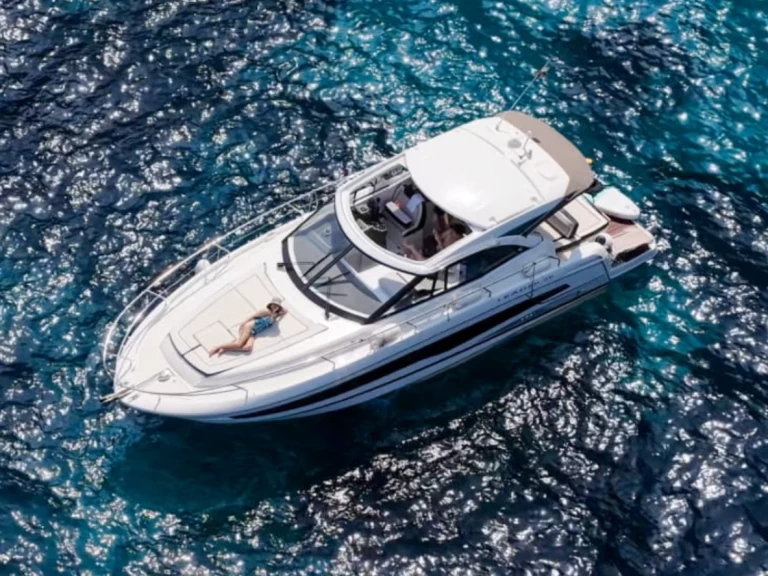 Location Bateau à moteur à Naples - Jeanneau Leader 36