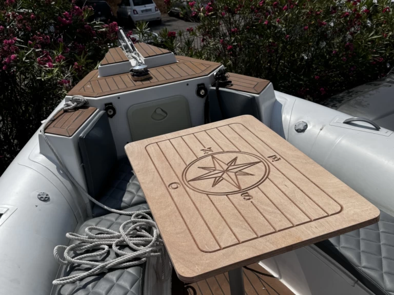 Location bateau Le Cap d'Agde pas cher Navis 33 