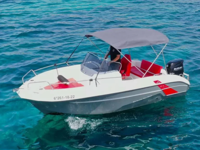 Location Bateau à moteur Marine Time avec permis