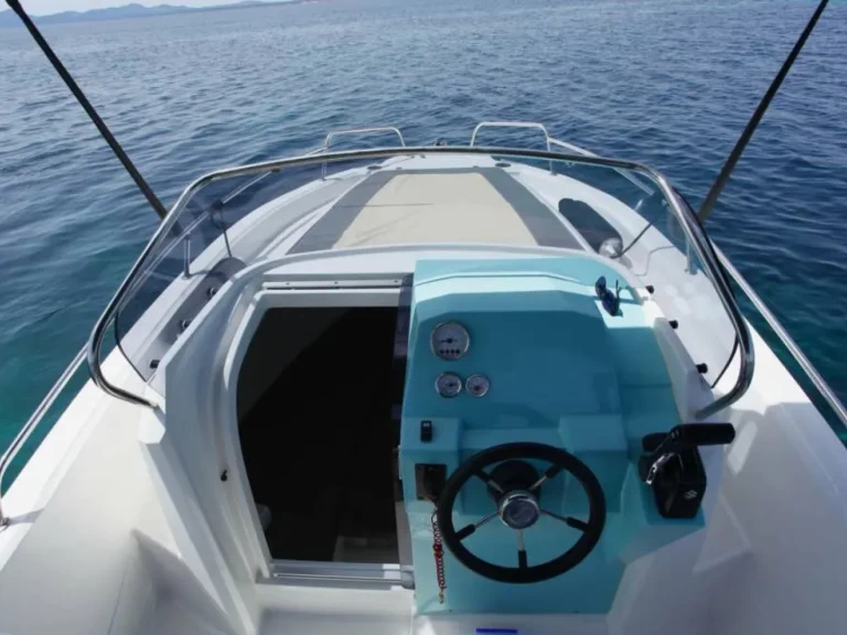 Location Bateau à moteur Marine Time avec permis