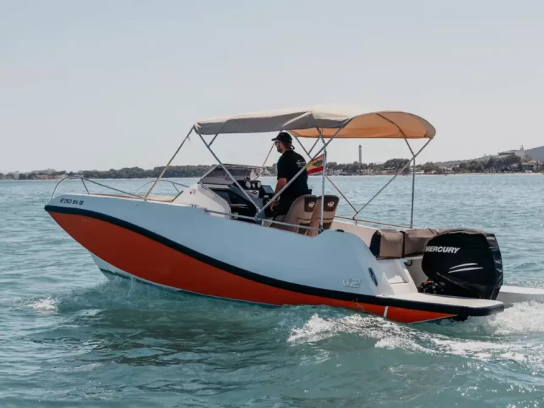Louer Bateau à moteur avec ou sans skipper V2 à Port d'Alcudia