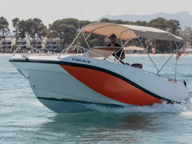 Bateau à moteur à louer à Port d'Alcudia au meilleur prix