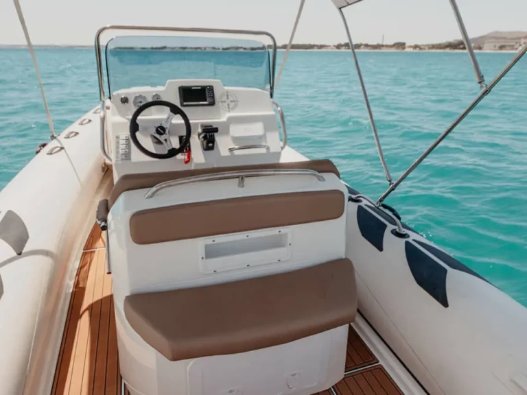 Louer Bateau à moteur avec ou sans skipper Brig à Port d'Alcudia