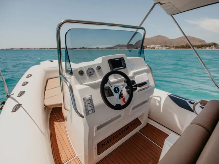 Bateau à moteur à louer à Port d'Alcudia au meilleur prix