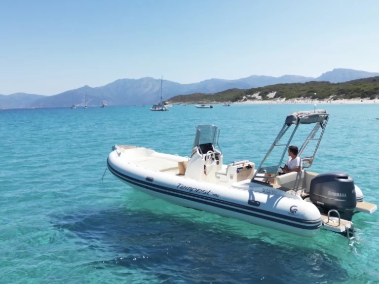 Location bateau Algajola pas cher Tempest 700 luxe 