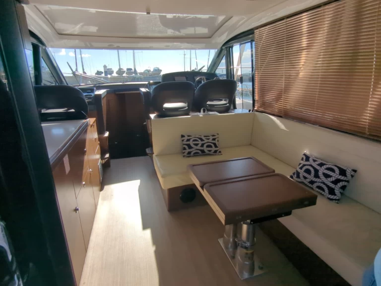 Louer Bateau à moteur avec ou sans skipper Bavaria à Cádiz