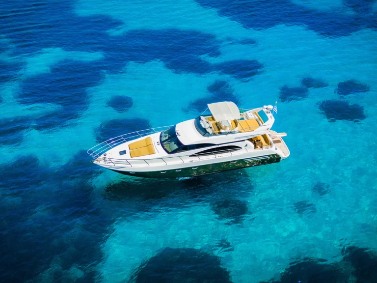 Louez un Azimut Azimut 58 à Órmos Bay