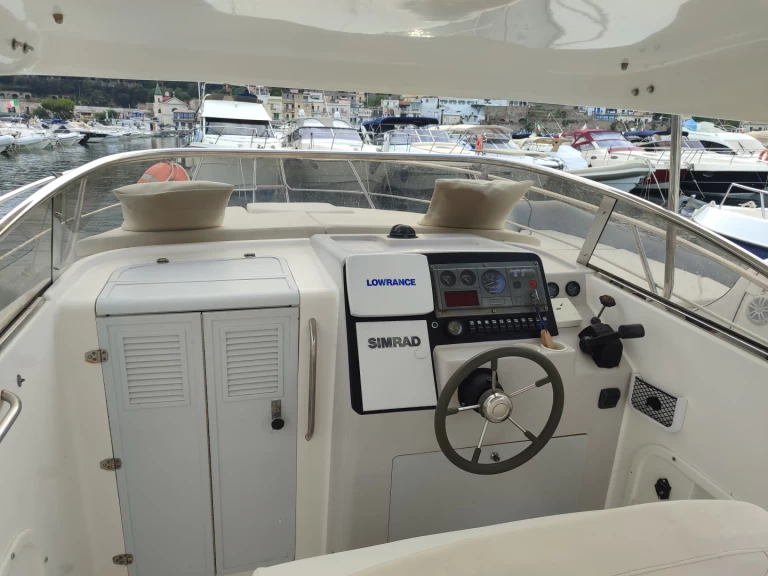 Louer Bateau à moteur avec ou sans skipper Izzo à Baïes