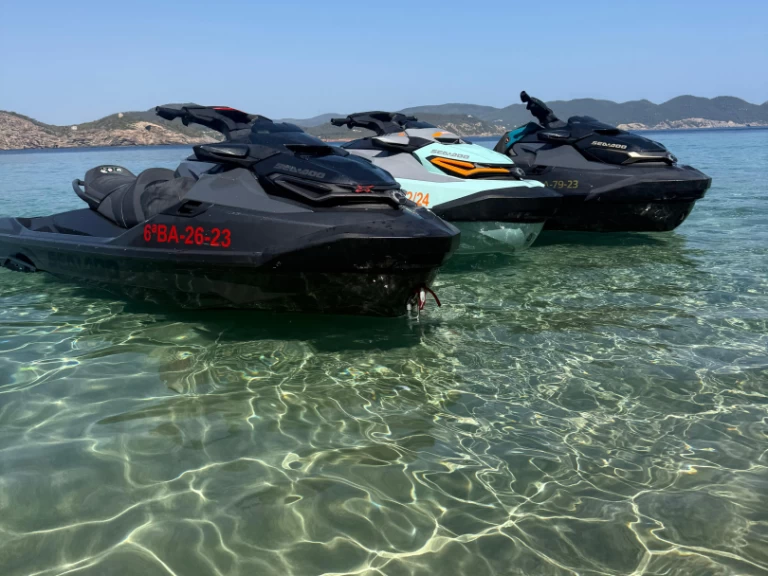 Location bateau Sea-Doo 300 RXT à Santa Eulària des Riu sur Samboat