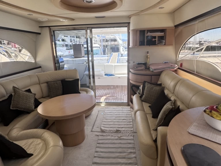 Louez un Astondoa Astondoa 44 Fly à Puerto Banús