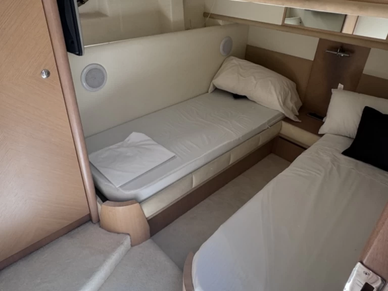 Location bateau Puerto Banús pas cher Astondoa 44 Fly