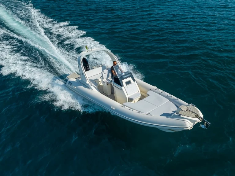 Louer Semi-rigide avec ou sans skipper Nuova Jolly à Portisco